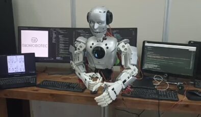 Cuma adlı robot ilk bayram tebriğini yaptı