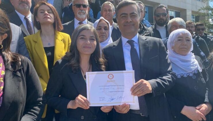Abdullah Zeydan mazbatayı aldı