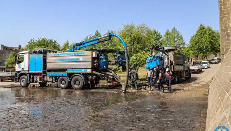 DİSKİ ekipleri Hz. Süleyman Camisi çevresindeki kaynak suyun tahliyesi için çalışma başlattı