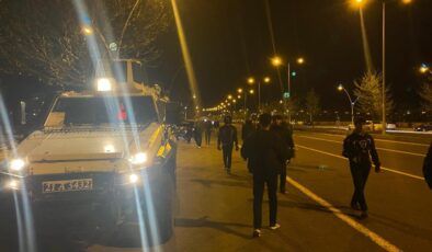 Diyarbakır’da otomobil motosiklete çarptı: 2 yaralı