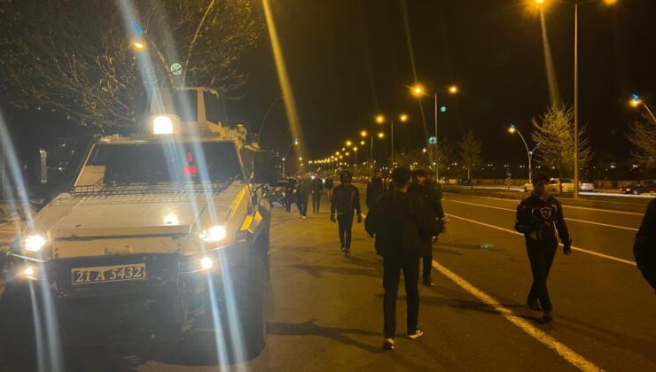 Diyarbakır’da otomobil motosiklete çarptı: 2 yaralı