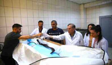 Diyarbakır’da tıp öğrencileri, ABD’den gelen kadavra üzerinde eğitim görüyor