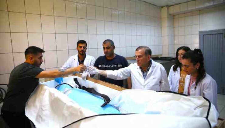 Diyarbakır’da tıp öğrencileri, ABD’den gelen kadavra üzerinde eğitim görüyor