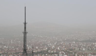 Elazığ’da toz bulutu etkili oldu