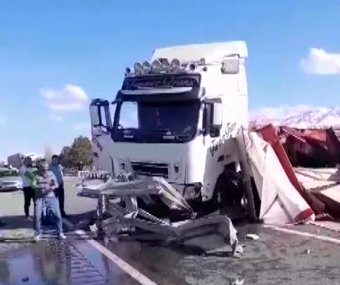 Erzincan-Erzurum yolunda tır kazası