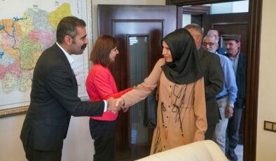 DBB Eş Başkanları halkın tebriklerini kabul ediyor