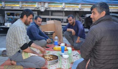 Habur’da tır şoförlerinin iftar buluşması