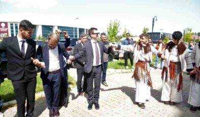 İtalya heyeti Muş’ta halay çekip ağaç dikti