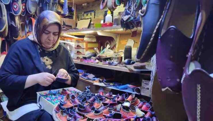 Kadın ustadan Kahramanmaraş’ta çarık sanatı
