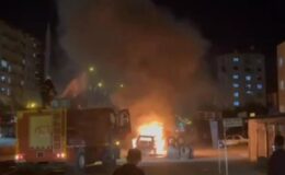 Kızıltepe’de park halindeki otomobil alev aldı