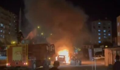 Kızıltepe’de park halindeki otomobil alev aldı
