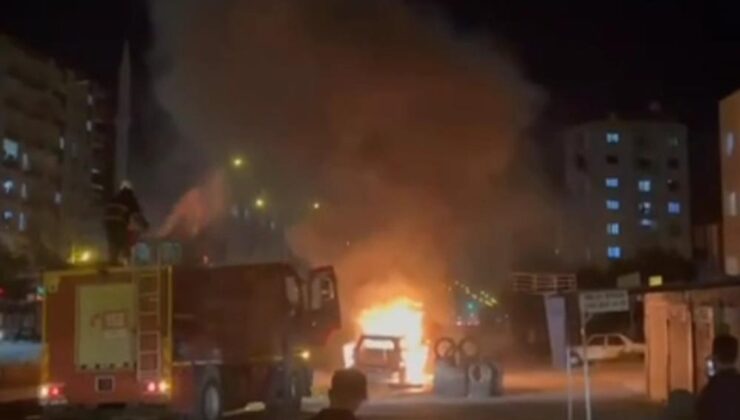 Kızıltepe’de park halindeki otomobil alev aldı