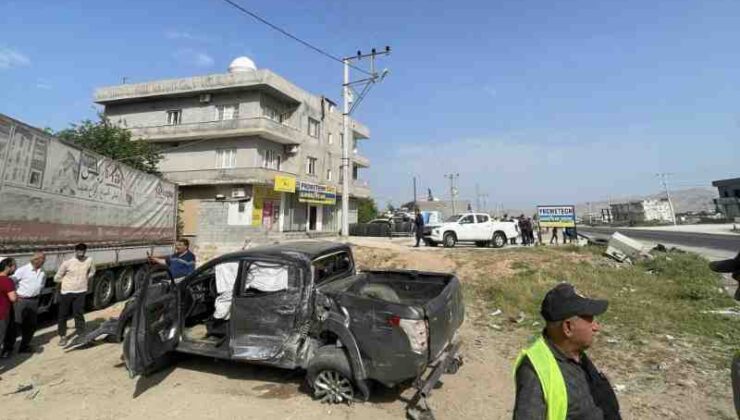 Mardin’de tır ile kamyonet çarpıştı: 3 yaralı