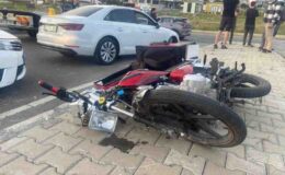 Motosiklet ile otomobil çarpıştı: 1 ölü