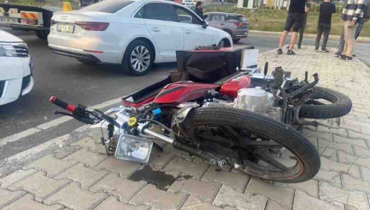 Motosiklet ile otomobil çarpıştı: 1 ölü