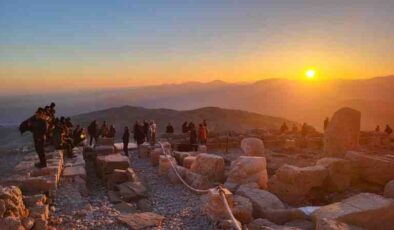 Nemrut Dağı bayramda 45 bin ziyaretçi ağırladı