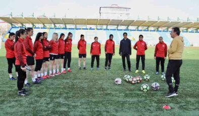 Önyargılara meydan okuyan Ağrı’nın tek kadın futbol takımı zirveye yükseliyor
