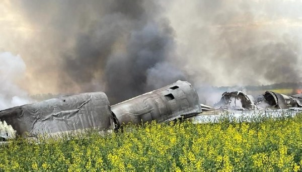Rus bombardıman uçağı düştü, 1 pilot kayıp