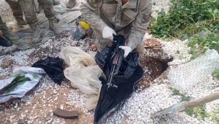 Şanlıurfa’da toprak altına gömülü silahlar bulundu