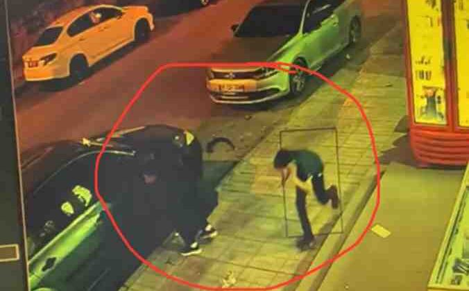 Kahveye baskın : Silahla havaya ateş ettiler