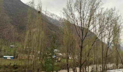 Şırnak’ta dolu ve yağmur şiddetini arttırdı