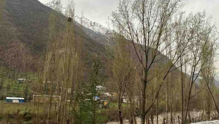 Şırnak’ta dolu ve yağmur şiddetini arttırdı