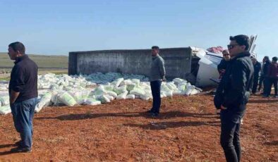 Siverek yolunda tır devrildi, yol kapandı