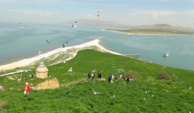 Van Gölü’nün incisi Çarpanak Adası’nın göz kamaştıran güzelliği