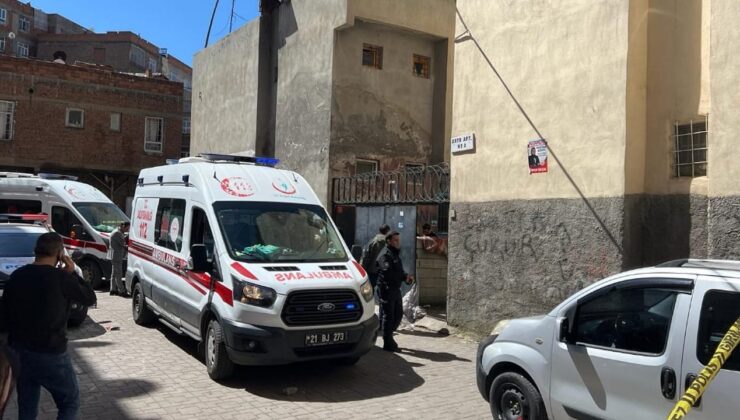 Bina girişinde silahlı saldırı: 1 erkek, 1 kadın öldürüldü