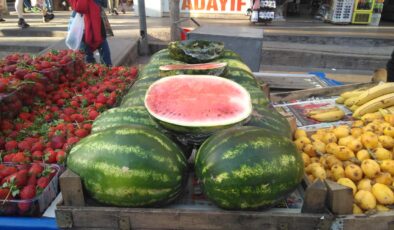Diyarbakır’da karpuz tezgahlarda: Kilosu 50 lira