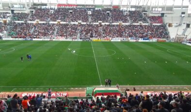 Taraftarlar stada gelmeye başladı