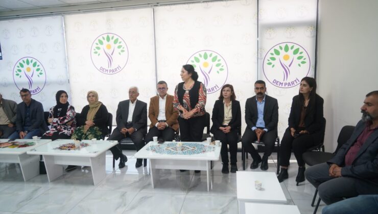 DBB Eşbaşkanları halkla bayramlaştı