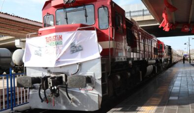 Mezopotamya Ekspresi Diyarbakır’a Geldi: Turistik Tren Seferi açılış töreniyle karşılandı