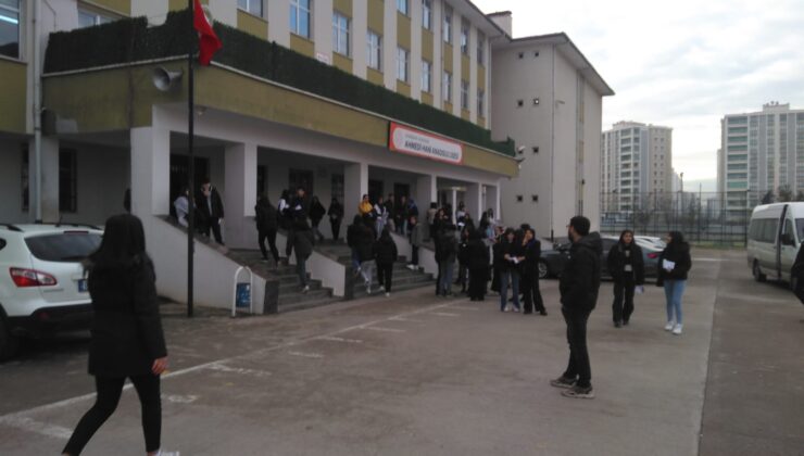 Diyarbakır’da binlerce öğrenci bursluluk sınavına katıldı