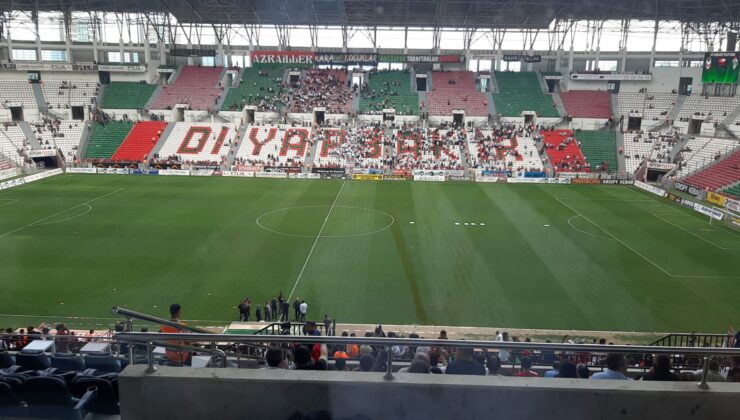 Amedspor taraftarları sahayı doldurmaya başladı