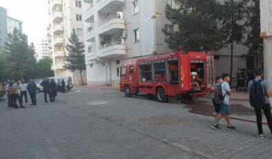 Diyarbakır’da binanın elektrik panosundaki yangın paniğe neden oldu