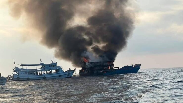 Tayland’da feribot yangını: 108 kişi kurtarıldı