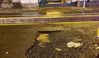 Diyarbakır’da etkili olan yağışın ardından yollarda çukur oluştu