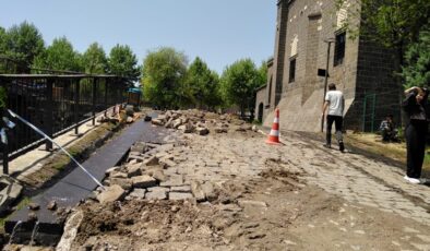 Hz. Süleyman türbesinde su boruları patladı tonlarca su heba oluyor