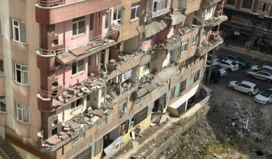 Karaşin Apartmanı yıkılmayı bekliyor