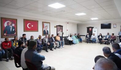 Kulp Belediye Eş Başkanları personellerle buluştu
