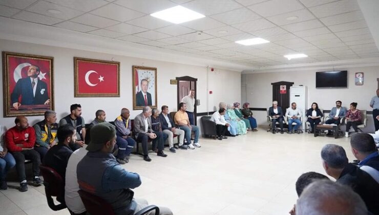 Kulp Belediye Eş Başkanları personellerle buluştu