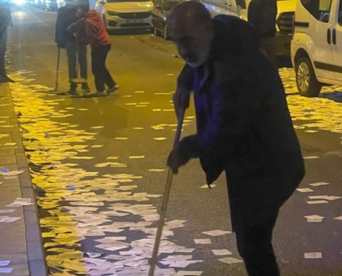 Muhtarın ilk icraatı cadde temizliği