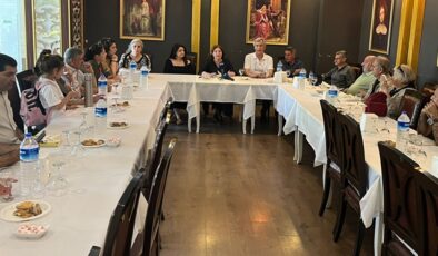 Yüksel Avşar “Kürdiana Düğümü” adlı kitabı için imza günü düzenledi.