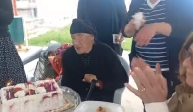 102 yaşındaki Zeliha teyzeye yaş günü kutlaması