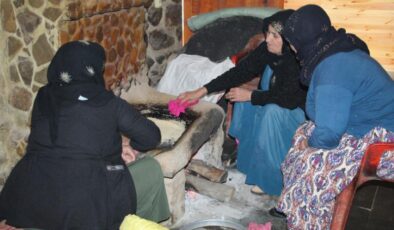 155 yıllık değirmende geleneksel yöntemle tahin yapılıyor