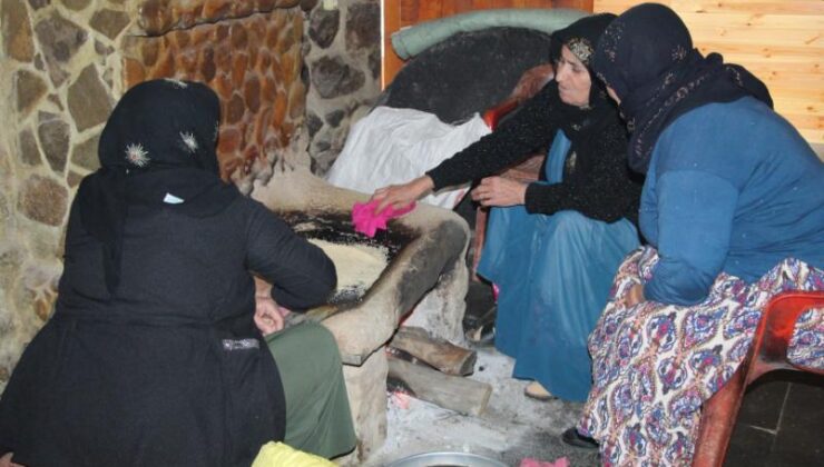 155 yıllık değirmende geleneksel yöntemle tahin yapılıyor