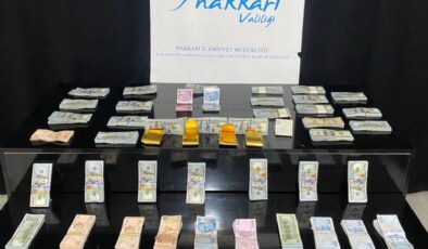 358 bin 430 dolar ile 4 kilo kaçak altın ele geçirildi