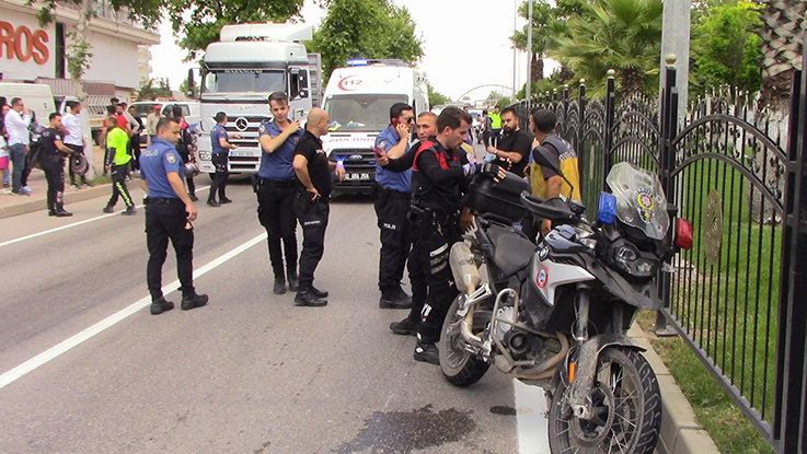 Motosikletli ekibin kaza yapması sonucu 2 polis yaralandı