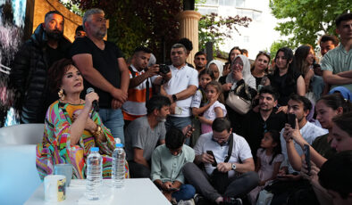 Hülya Koçyiğit, Şanlıurfa’da sevenleriyle buluştu